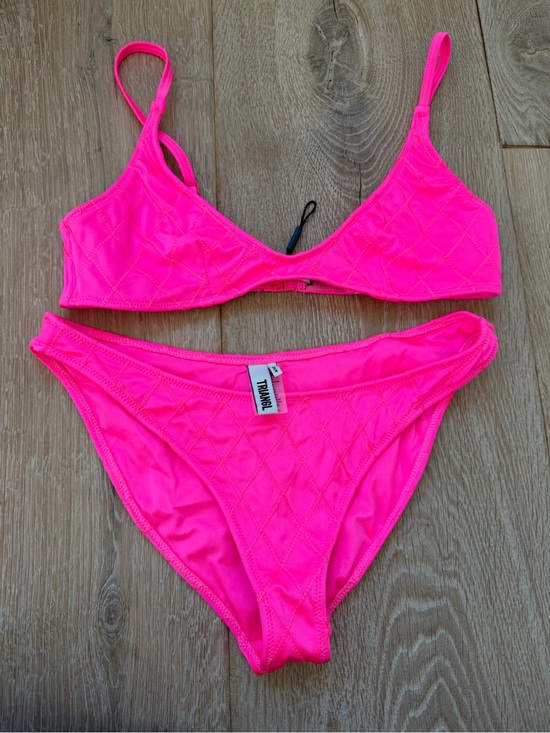 triangl swimwear Other - triangl swimwear MAIA - MENDE Pink Scoop Bikini Set × 1
Top / M / Normal